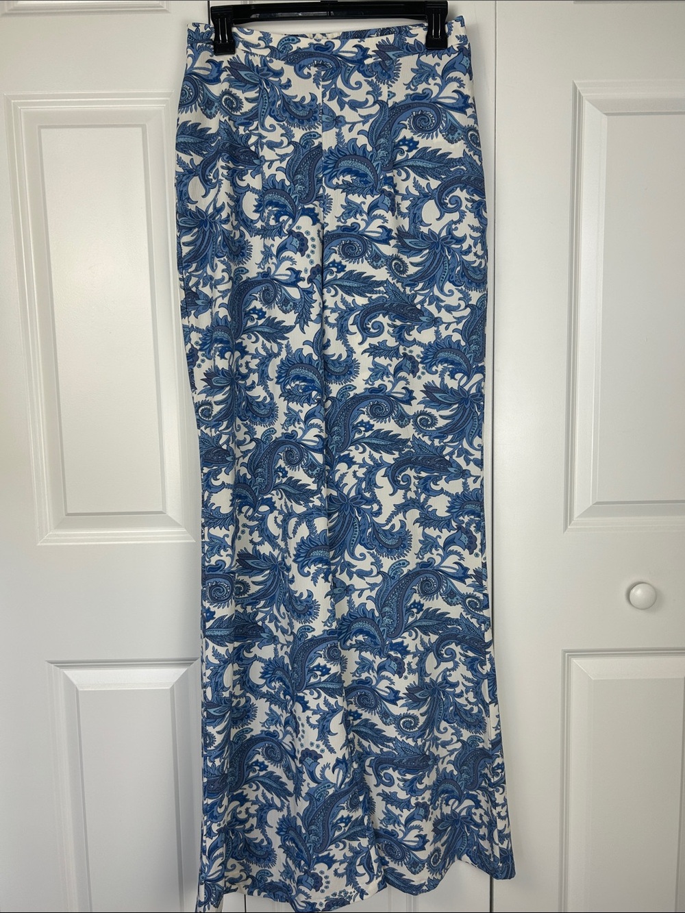 Show Me Your MuMu Blue and White Paisley Flare Pants Size Large